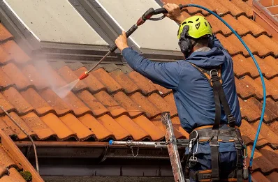 Démoussage et hydrofuge de toiture à Péreille