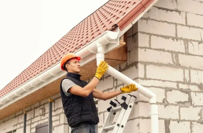 Pose et remplacement de gouttières à Péreille